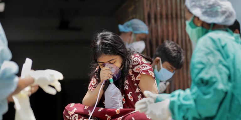 Ужас в Индия, молят се за кислород
